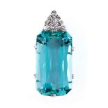 Aquamarine pendantLength: ca. 4 cm. Weight: ca. 13.9 g. Platinum and 18 ct white gold. Decorative