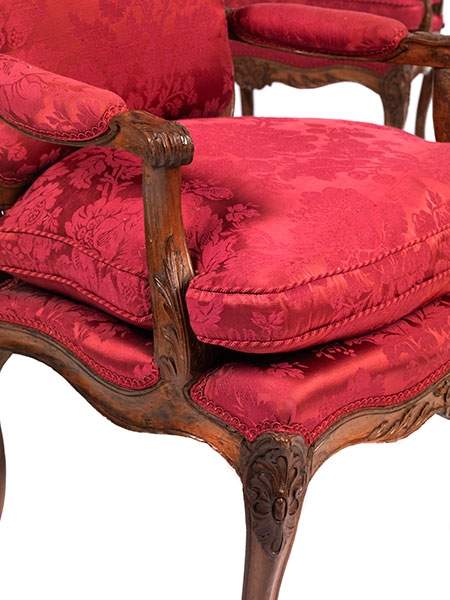 Pair of Régence fauteuilsHeight: ca. 95 cm. Width: 72 cm. Depth: 56 cm. 18th century. The frame is - Image 3 of 5