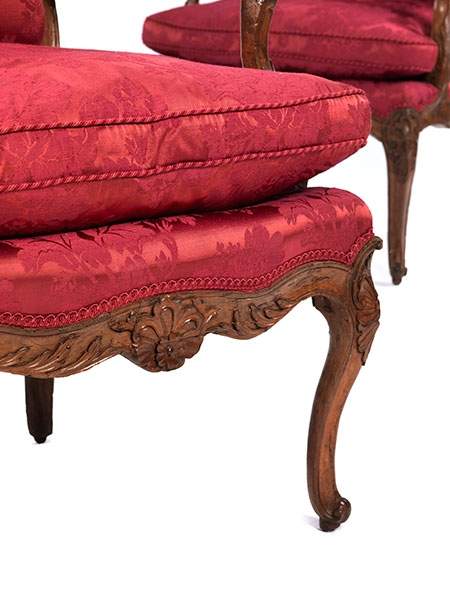 Pair of Régence fauteuilsHeight: ca. 95 cm. Width: 72 cm. Depth: 56 cm. 18th century. The frame is - Image 4 of 5
