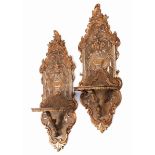 Pair of porte turbanHeight: ca. 105 cm. Width: 37 cm. Depth: ca. 23 cm. 18th century. Carved