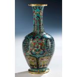 Fine cloisonné vaseHeight: 12.6 cm. China, 18th century. Minimally restored.  Feine Cloisonné-Vase