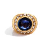 Sapphire and diamond ring by René BoivinRing size: 53. Weight: ca. 20.1 g. 18 ct yellow gold. Signed