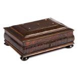 Very finely crafted tortoiseshell casket with piqué workHeight: 13 cm. Length: 31 cm. Depth: 24