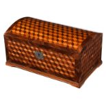 Elegant Baroque casket decorated with cube marquetryHeight: 25.5 cm. Width: 51 cm. Depth: 31.5 cm.