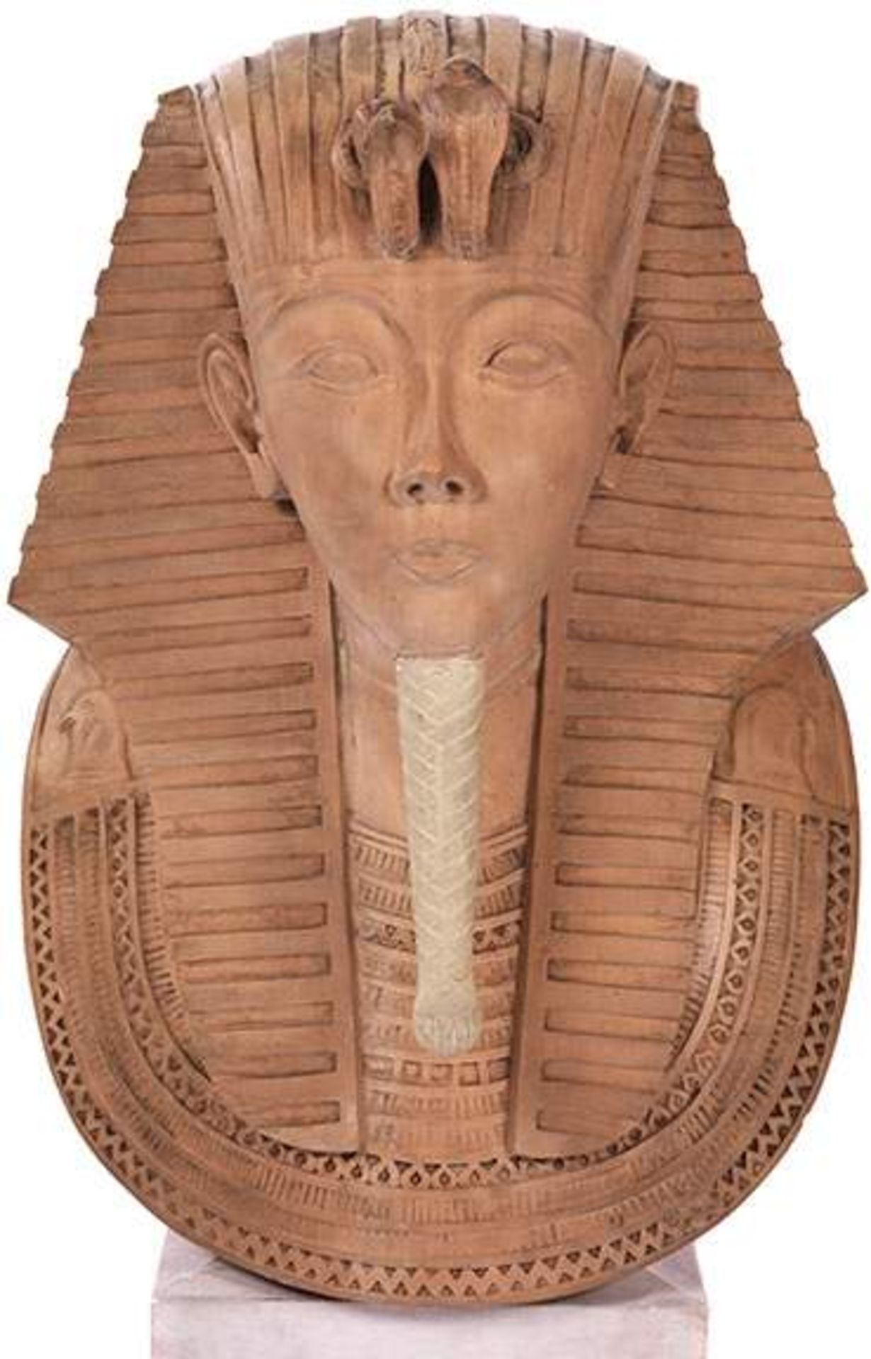 Pair of colossal pharaoh bustsHeight: ca. 90 cm. Ochre-coloured stone and gesso. On base. Damaged - Bild 2 aus 5