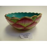 An Oriental small bowl, 20th century, th