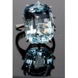 David Anderson - An 18ct white gold and aquamarine ring, approx 17.30cts, ring size K, stamped D.A