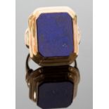 A gentleman's 9ct gold and lapis lazuli