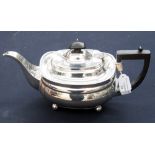 A London 1927 silver teapot, weight approx 600 grams, no engravings