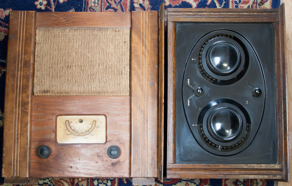 Two early 20th Century valve radios, one in an oak case (2)