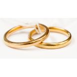 Two gold wedding bands (one 18ct) 7.