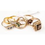 Seven assorted rings, including a 22ct band; 9ct sapphire and diamond ring, etc (7)
