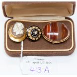 A 9ct gold cameo brooch;