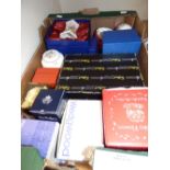 Royal Crown Derby, Derby posies boxed and unboxed items, Wedgwood, Aynsley Palissy etc, boxed items