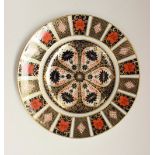 A Royal Crown Derby 1128 pattern dinner plate, 27 cm in diameter,