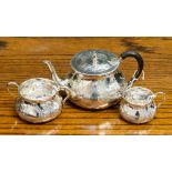 A Victorian silver three piece teapot, sugar and cream jug, London 1887, 14.