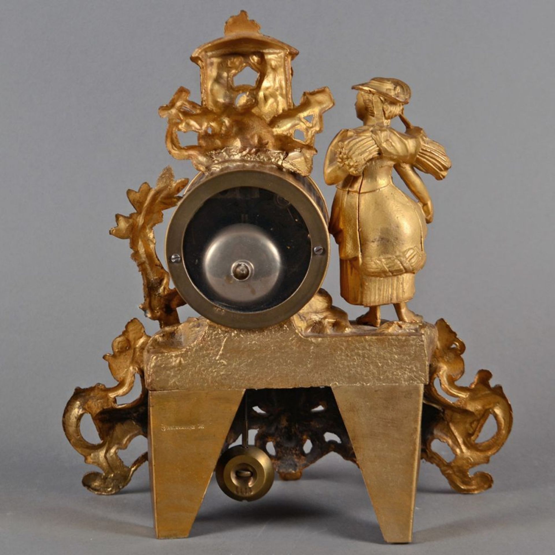 Opening: 160 EUR        Kaminuhr goldfarbenes Metallgehäuse mit reichen Zierapplikationen und - Image 4 of 5