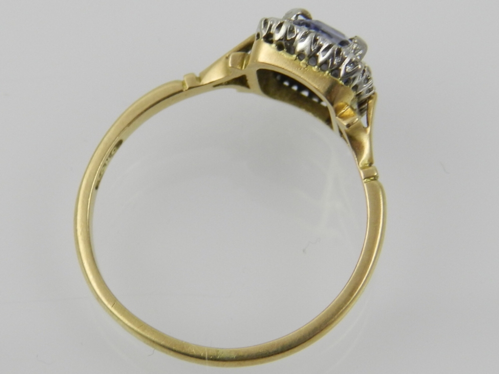 A yellow metal, diamond and sapphire set - Image 2 of 2