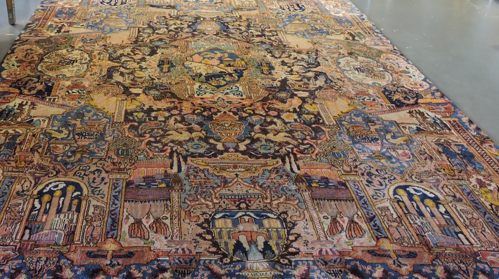 A 20th century Persian carpet, decorated - Image 2 of 3