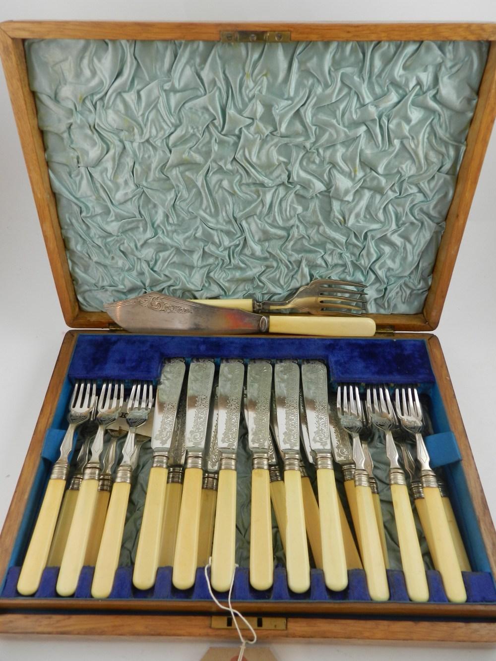 A canteen of cutlery, including fish kni