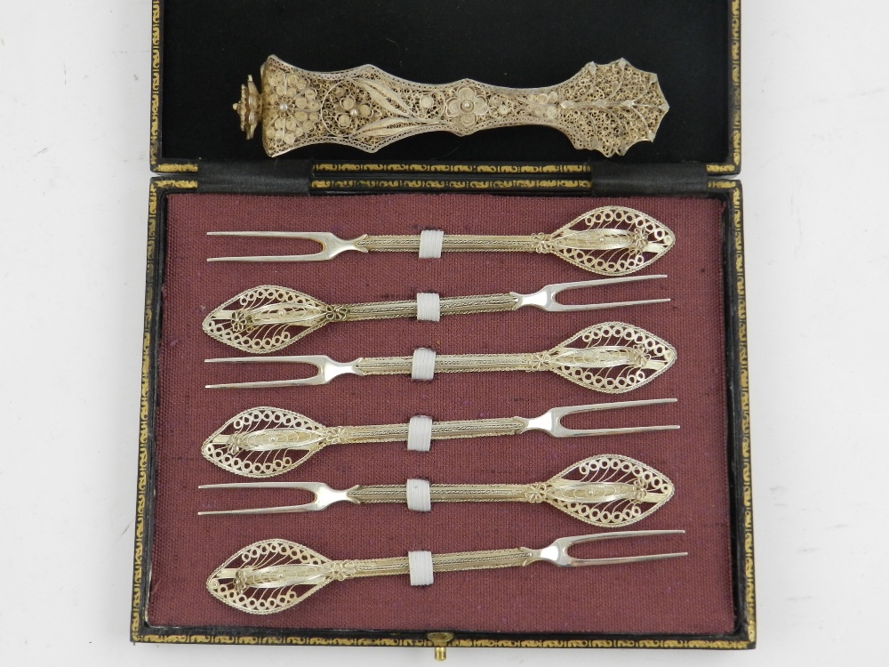 A cased set of forks and sugar nips, pie