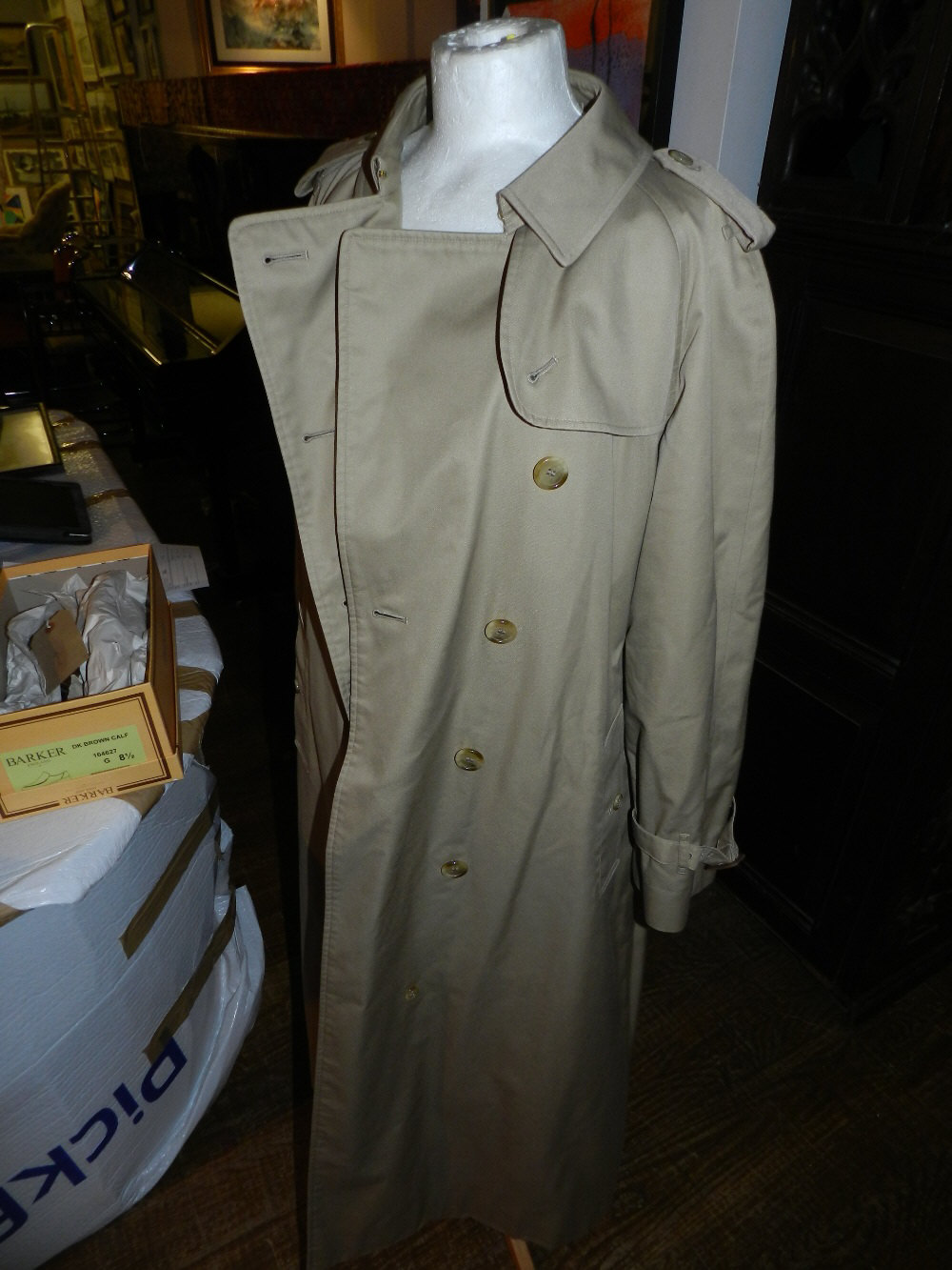 A gentleman's Burberry baige trenchcoat, size L/XL.