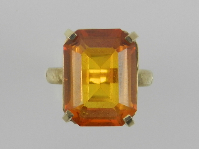 A yellow metal, semi-precious stone set