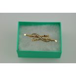 An Edwardian seed pearl set bar brooch, stamped 9ct, 2g.