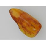 An amber fragment. L.4cm
