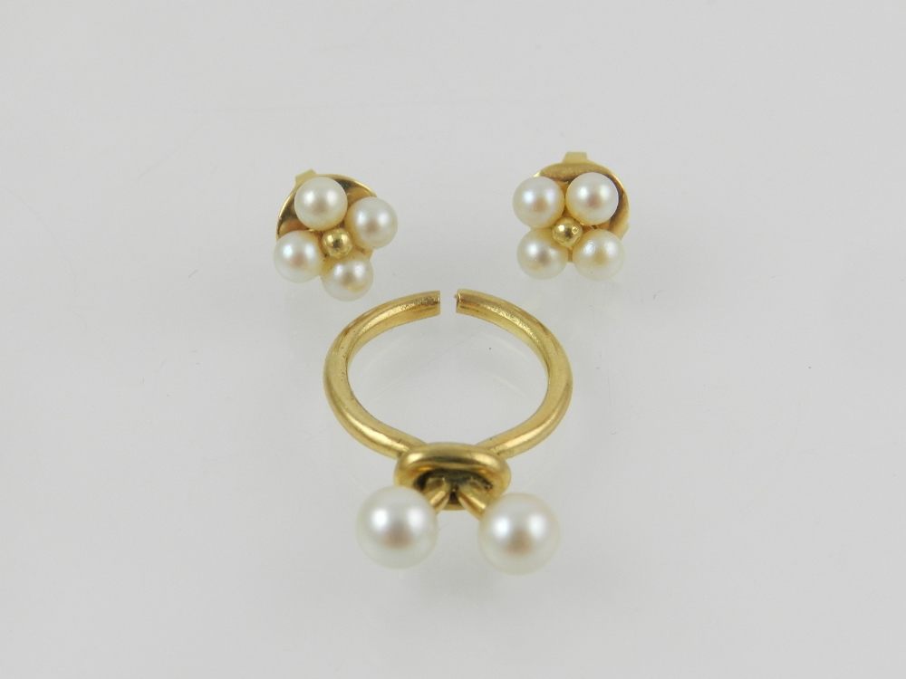 Puig Doria. An unusual yellow metal and pearl set ring, together with a pair of yellow metal and