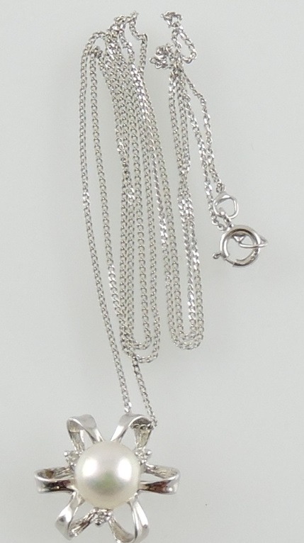 A pearl pendant with diamond accents, in a 9ct white gold mount, with a 9ct white gold chain,