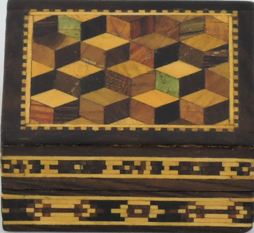 A Tunbridge ware stamp box with perspective cube inlay, 4cm.