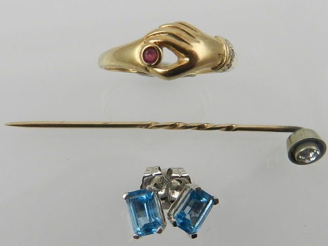 A yellow metal tie pin, stamped 375, together with a pair of white metal and blue stone earrings,