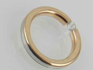 An unusual white and yellow metal and diamond ring, tension set single diamond of approx. 0. - Image 2 of 2