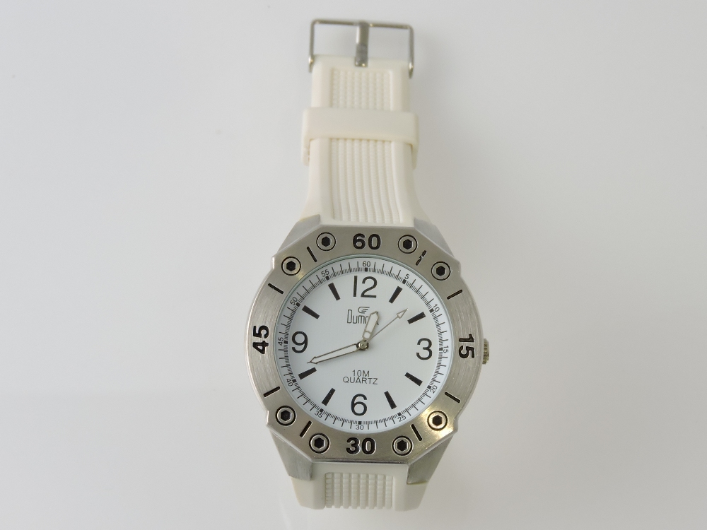 A gentleman's wristwatch with spare battery, white strap.