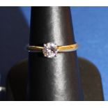 An 18ct yellow gold solitaire diamond ring, approx 0.5ct.