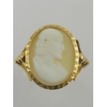 A late 19th / early 20th century gentleman's yellow gold cameo portrait ring.