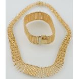An Italian Uno A Erre  18ct yellow gold graduated fringe necklace and matching wide bracelet with