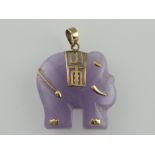 A lavender jade pendant, modelled in the form of an elephant, with yellow bale and mounts, 6g.