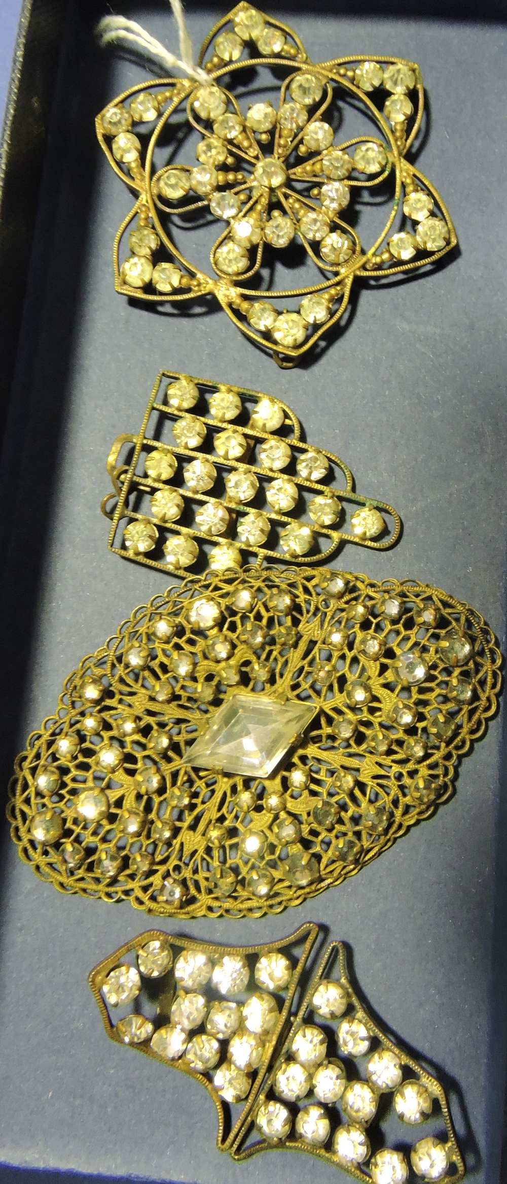 An early 20th century paste belt buckle pendant and two other items, (4).