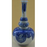 A Chinese blue and white double gourd vase, H. 16cm.