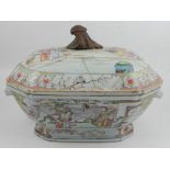 A late 18th / early 19th century Chinese hard paste porcelain tureen and cover,