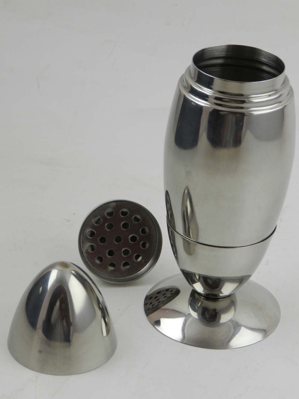 A silver plated novelty cocktail shaker in the form of a missile. - Image 2 of 2