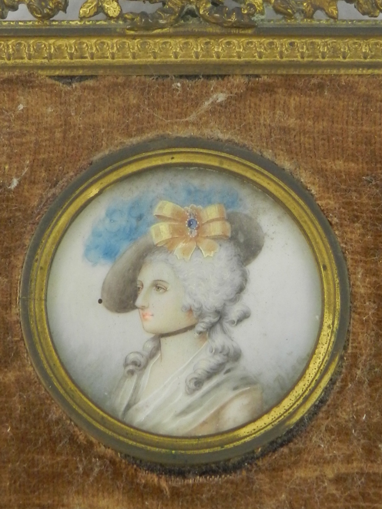Early 19th Century Continental school, a circular head and shoulder miniature portrait of a lady - Image 2 of 2