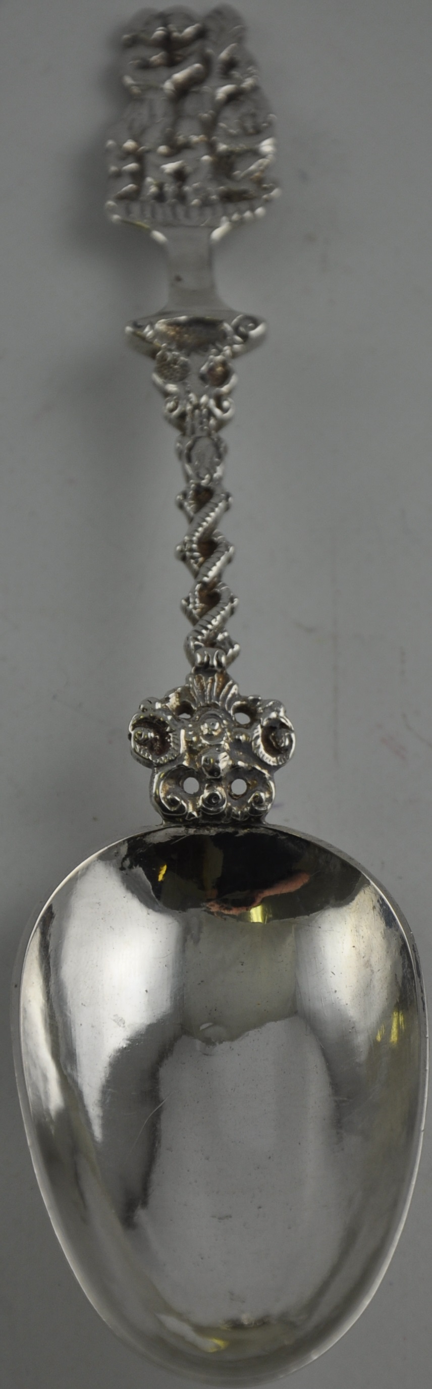 An 18th Century Dutch silver Christening spoon with rat tail bowl and cast handle with family - Image 4 of 4