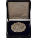 Hallmarked Brittania silver medallion of sir Christopher Wren in original fitted case London 1973,