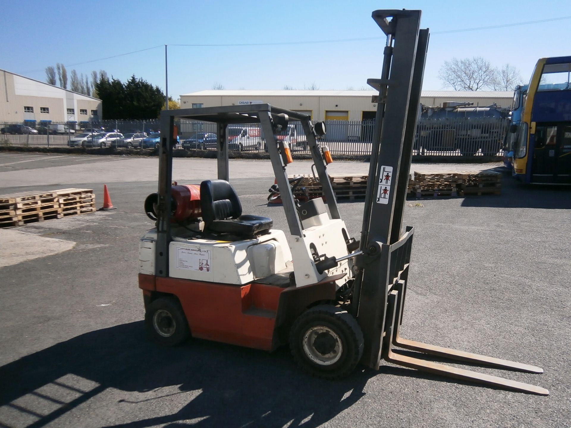 Nissan PJ01A15U Gas Powered Forklift Truck 2690kg - Great Runner, Used Daily - Image 2 of 7