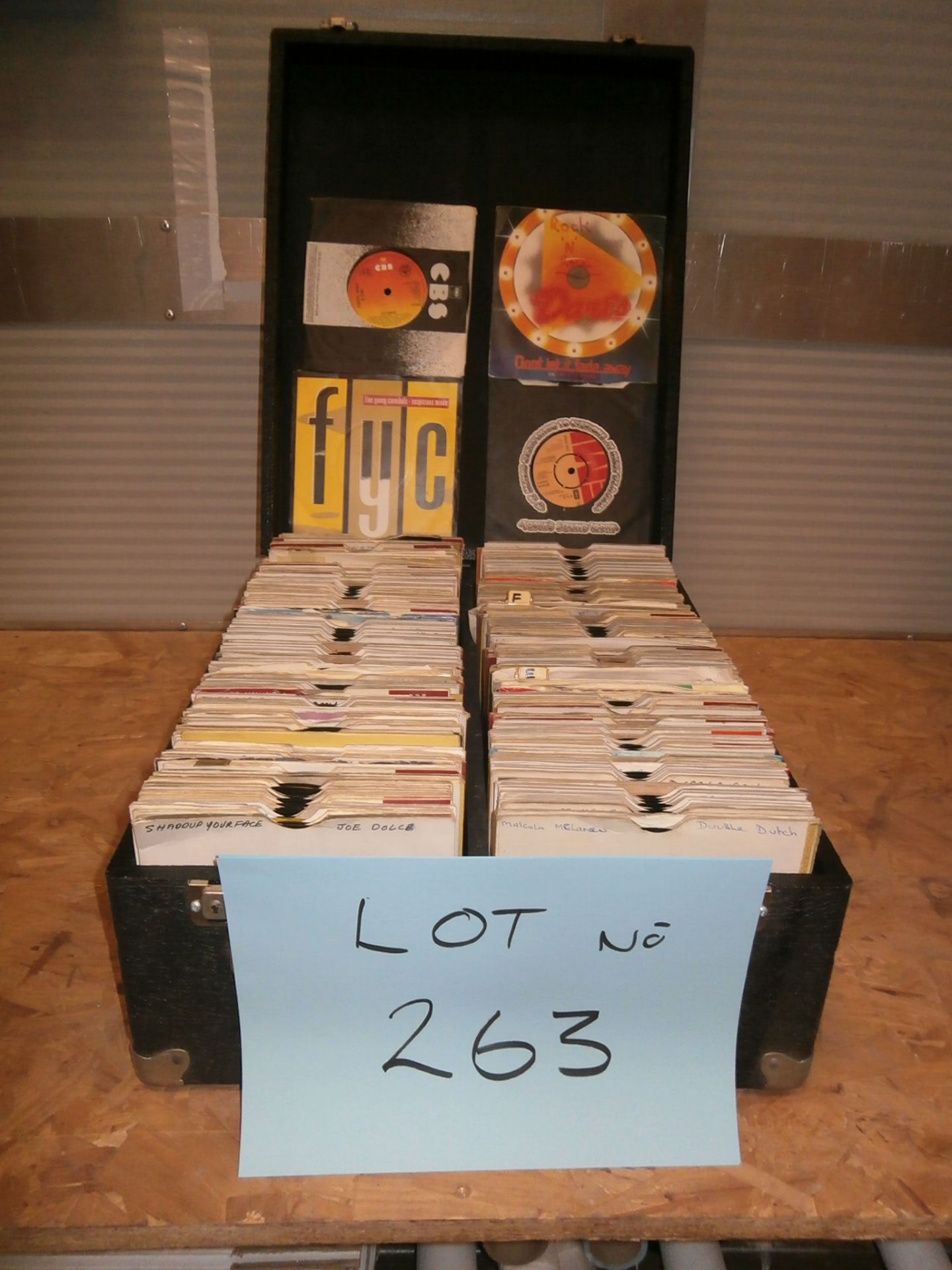 1 x Case of 45 rpm Records - Approximately 325 in Total, Various Artists - Great Collection