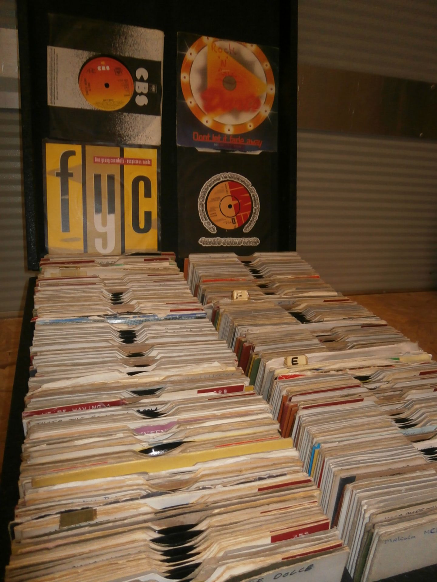 1 x Case of 45 rpm Records - Approximately 325 in Total, Various Artists - Great Collection - Image 2 of 2