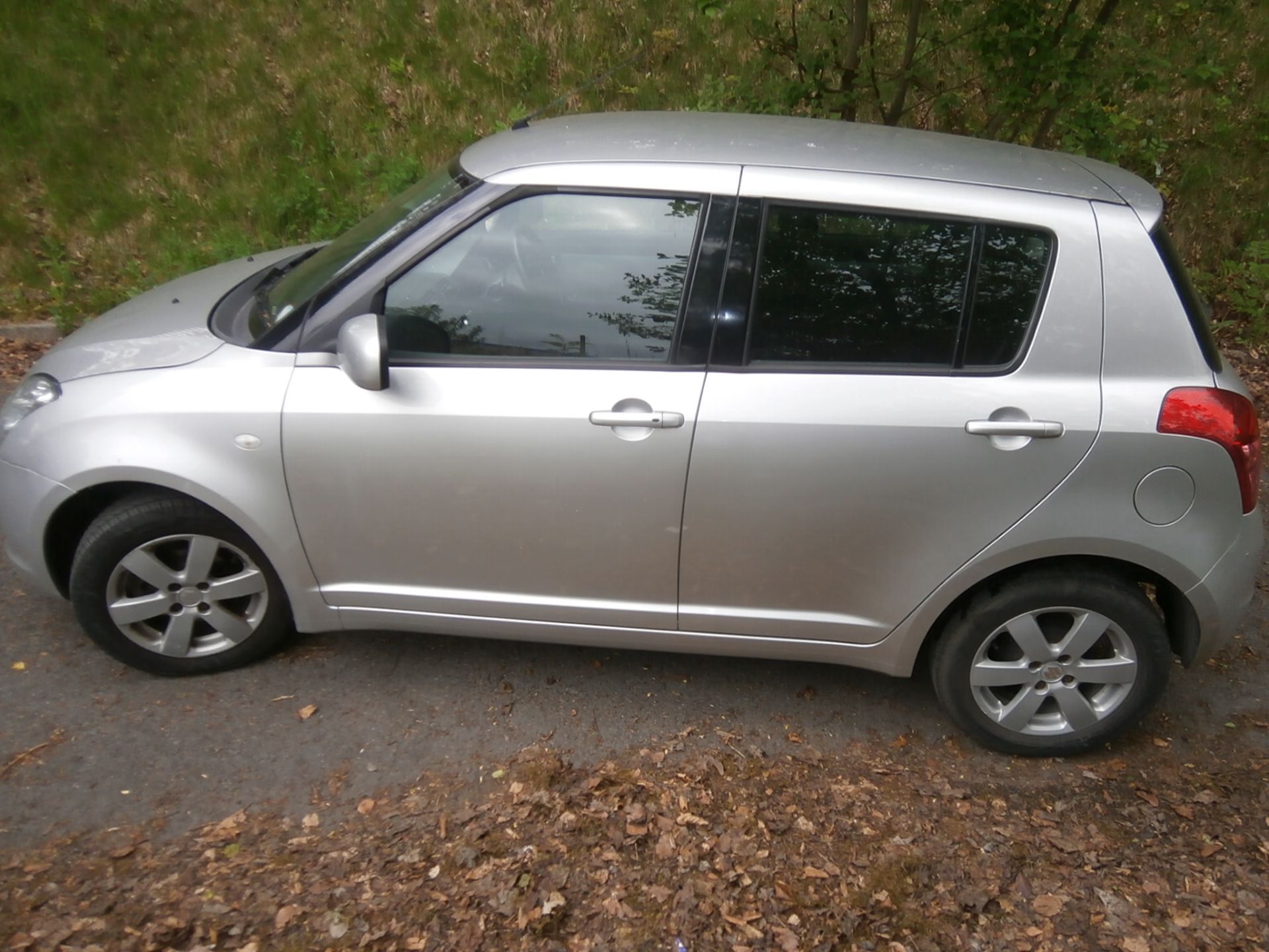 Suzuki Swift GLX, 1.4L, 58 Plate, 5 Door Hatchback, Silver, MOT'd Until April 2016 - Image 5 of 10